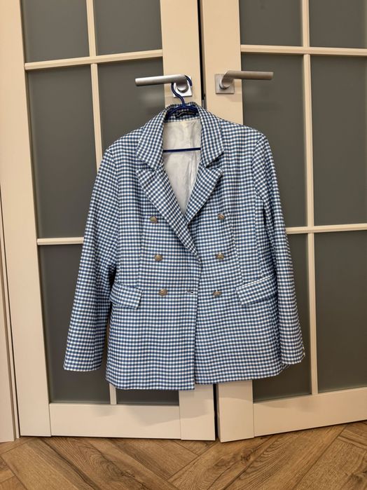 Продам костюм пиджак+шорты