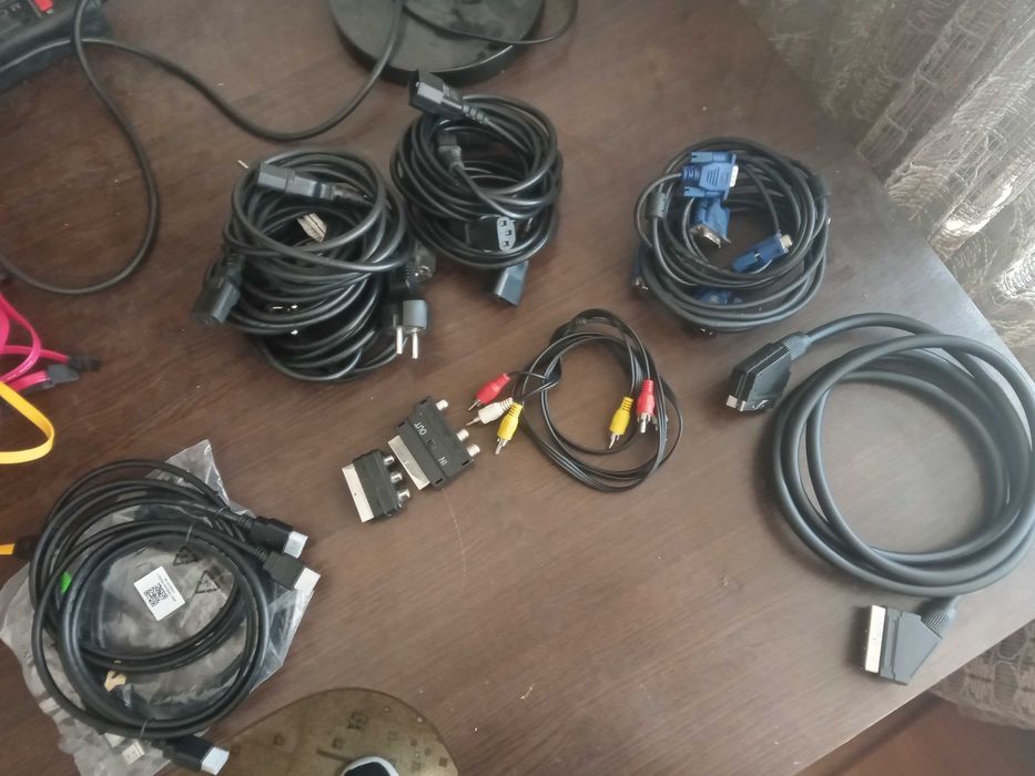 Лот от компютърни кабели, вентилатори и захранване Delta DPS-250AB (18x SATA, HDMI, VGA и др.)
