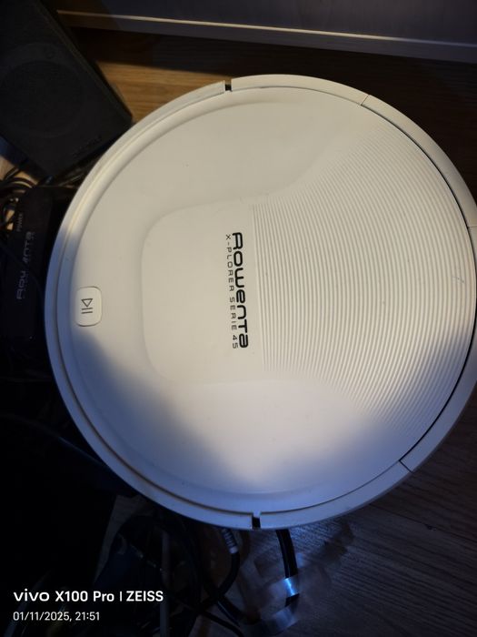 Vând sau schimb cu aspirator clasic fără  sac, robot aspirator Rowenta