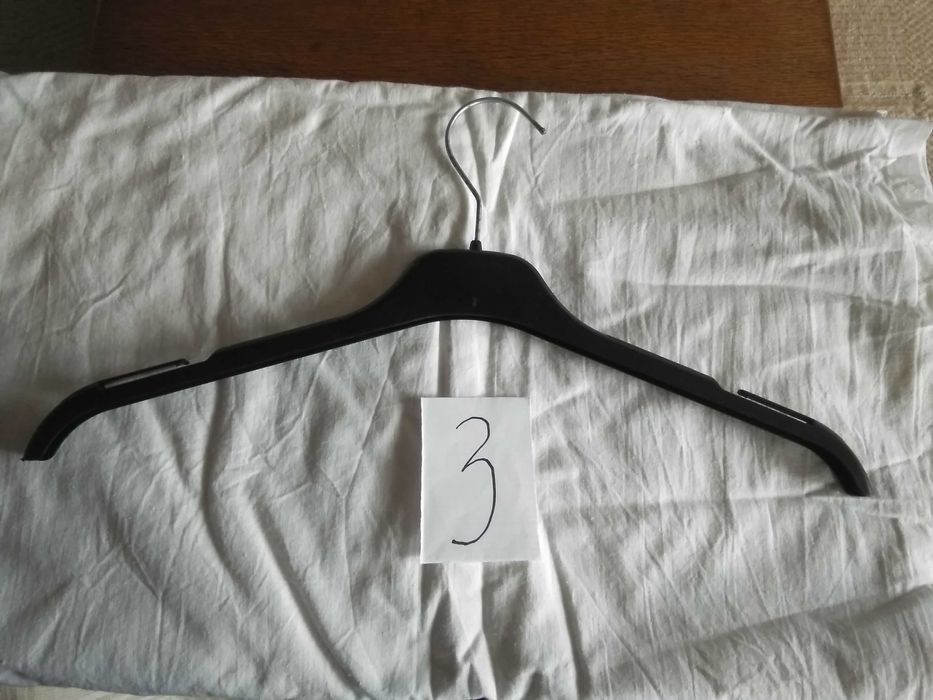 Продавам закачалки за дрехи