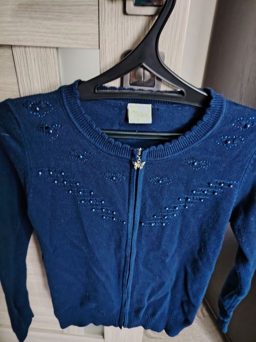 Продам школьную кофту на девочку 10, 11 лет.