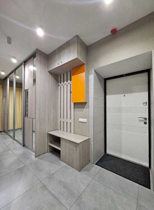 Дава се под наем Двустаен апартамент в София, Център - 65 кв.м за 433.5 € - Снимка #2