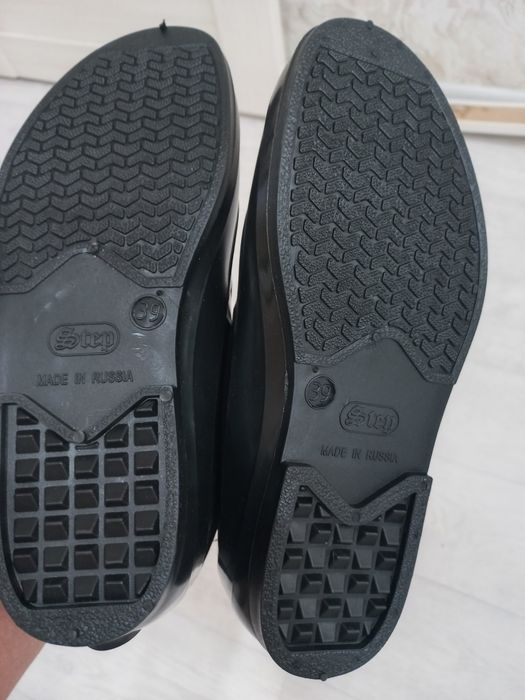 Продам калоши размер 39