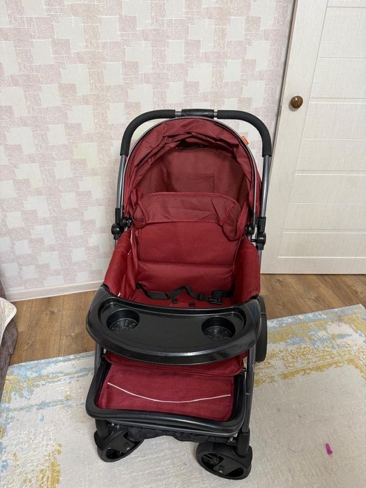 Продам красную коляску