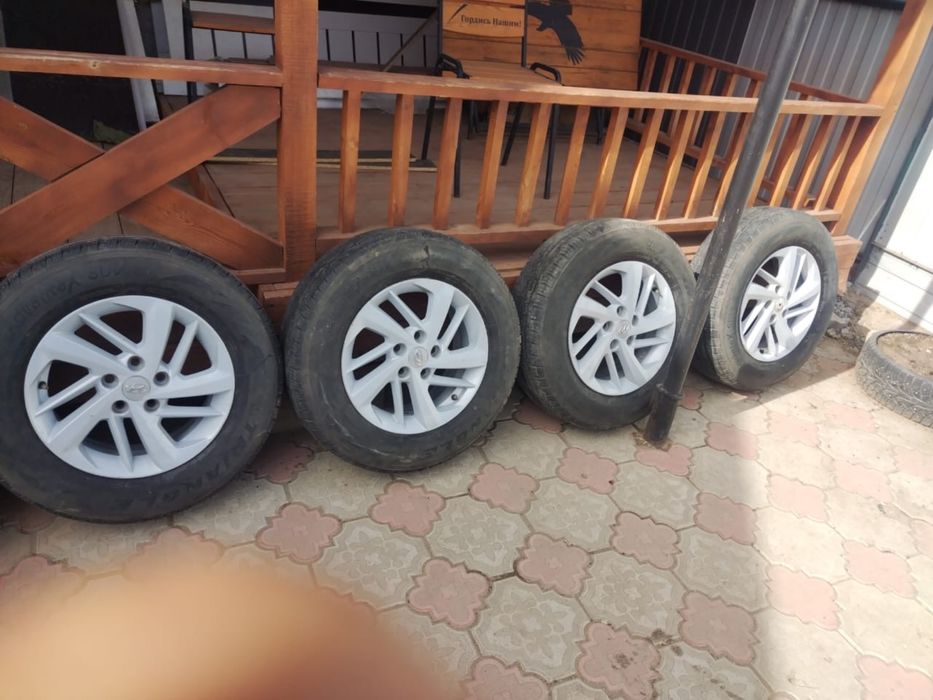 Продам комплект колес (диски + шины)