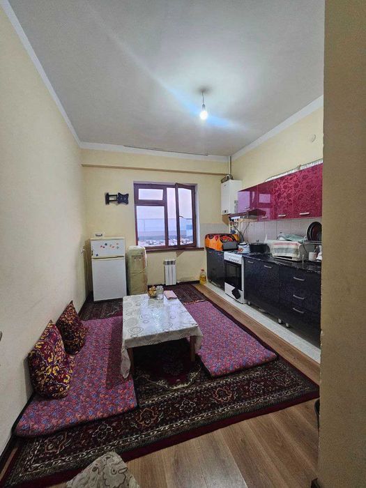 Махтумкули. Продам  4 комнатную квартиру на 4 этаже 7 этажного дома