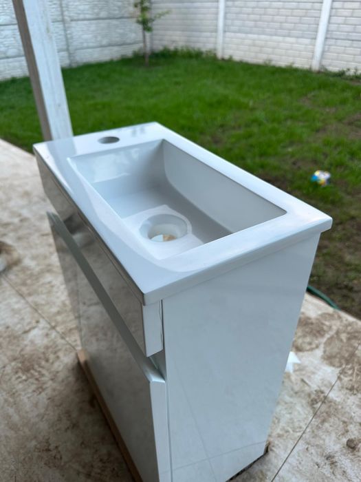 Set mobilier baie Kometmöbel 40 cm cu lavoar și mască, alb lucios, preasamblat