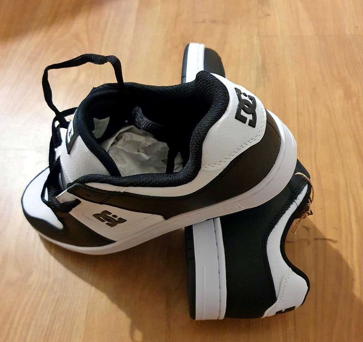 DC Shoes Сникърси чисто нови