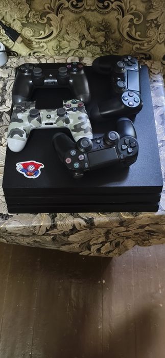 Ps4 pro 1tb 4 джойстика