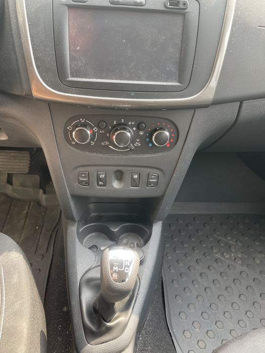 Dacia sandero stepway 1.5 dci cutie automata 80.000 km instalatie motor arsa