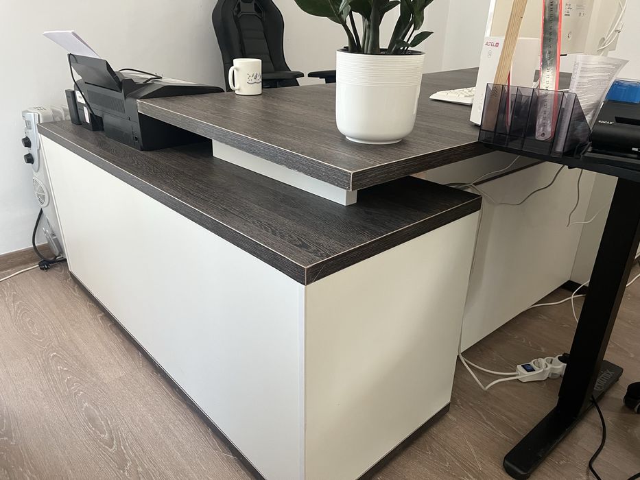 Продается 4 стола только комплектом