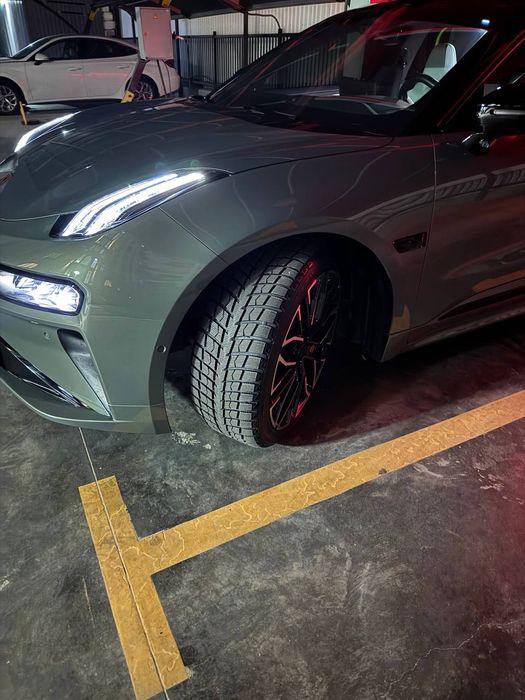 265/40R22 зимний Zeekr 001