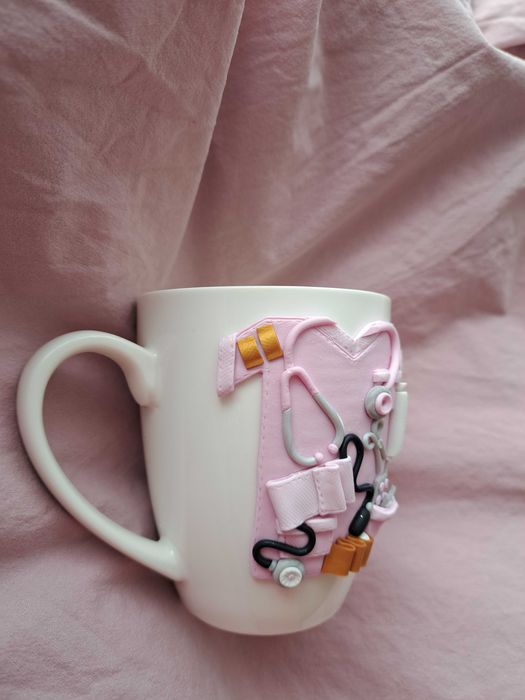 Ръчно декорирана чаша с полимернаглина" За лекър"