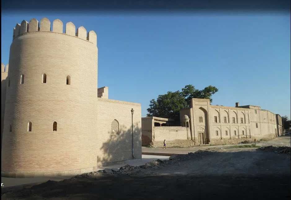 Продаётся дом площадью более 2,8 соток под гостиницы 130.000