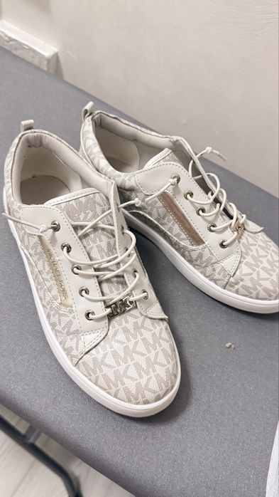 Продам M kors оригинал