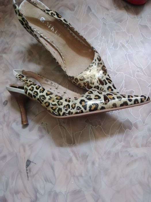 Пролам женскую обувь 33, 34, 35 размера