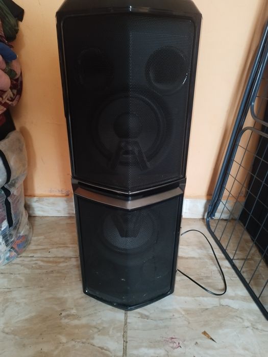 Boxa LG 600 W se aude foarte bine preț 1000 milioane