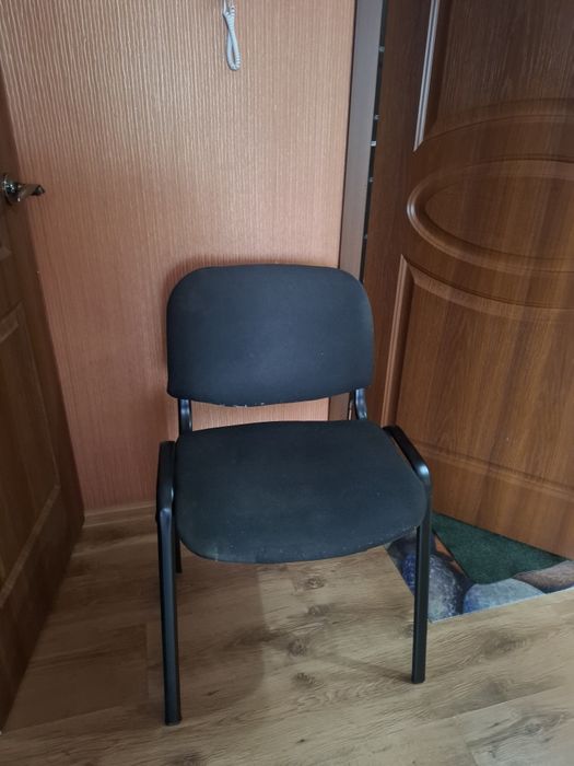 Продам один  офисный стул