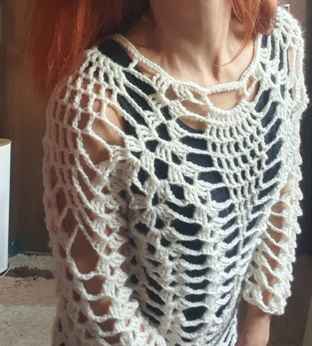 Rochiță croşetată manual