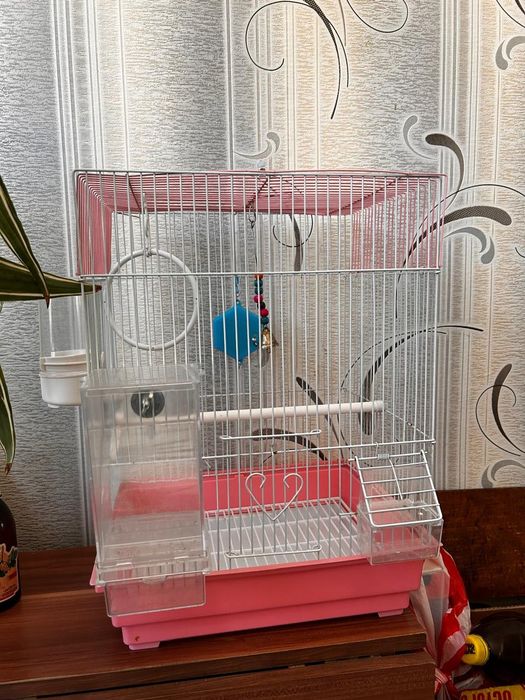 Продаётся клетка для птиц в отличном состоянии