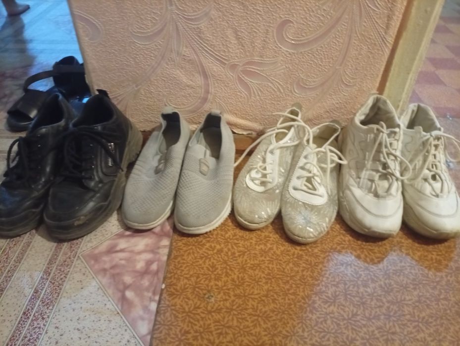 Отдам бесплатно обувь