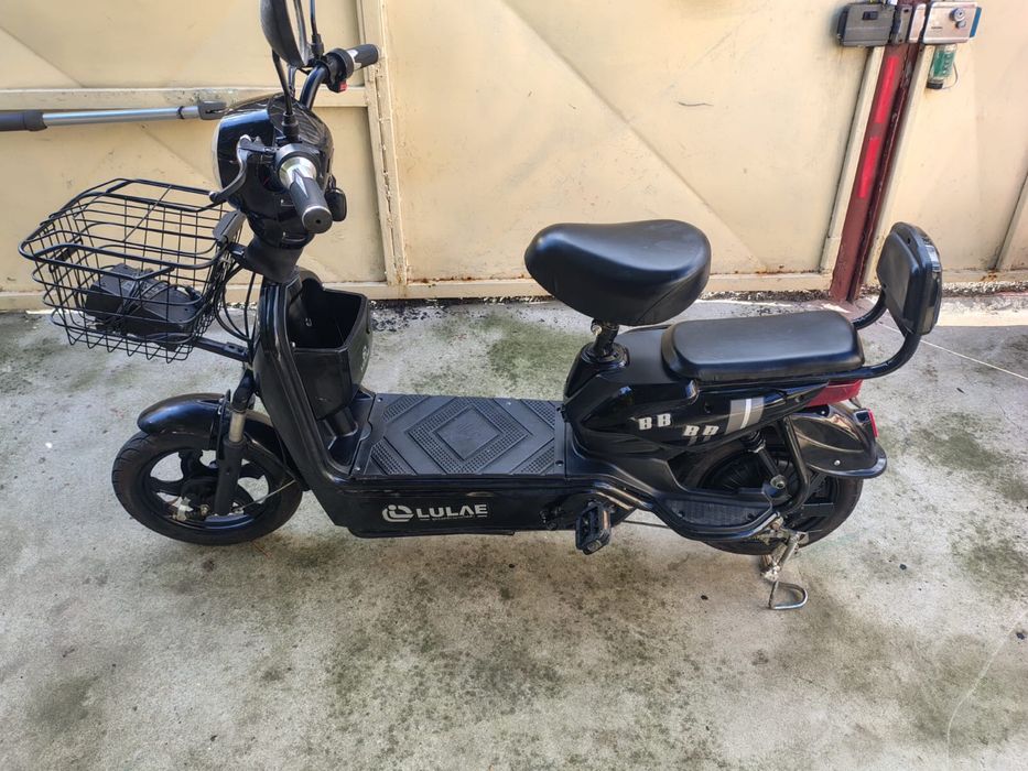 Bicicleta electrica Victoria cu acceleratie la mana
