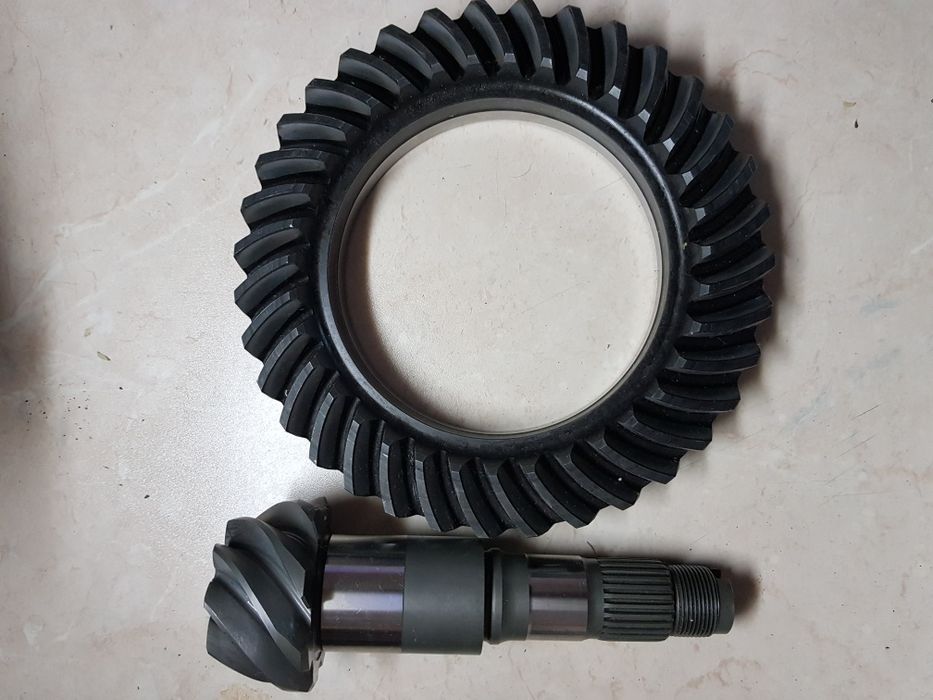 Мерцедес Г-клас w463.w461 НОВИ пиньон и корона