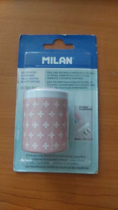 Двойна острилка с антибактериален резервоар Milan, механична. Розова