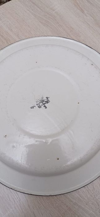 Продам три эмалированных блюда