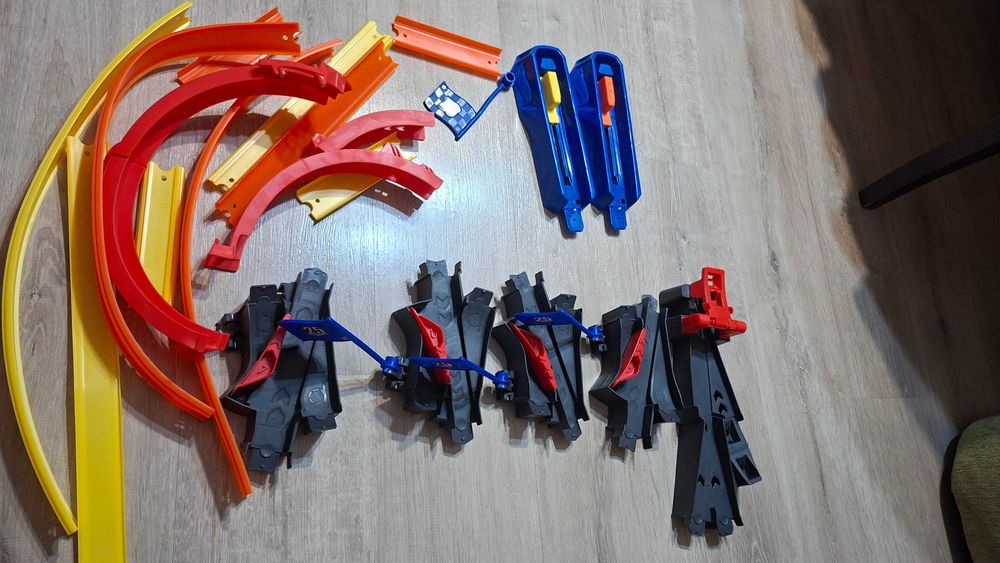 Детски дрехи и играчки по 4 евро