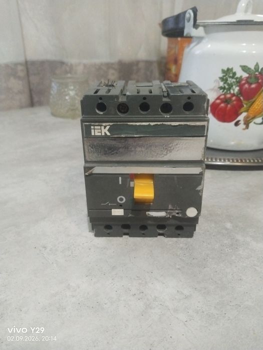 Аппарат включает