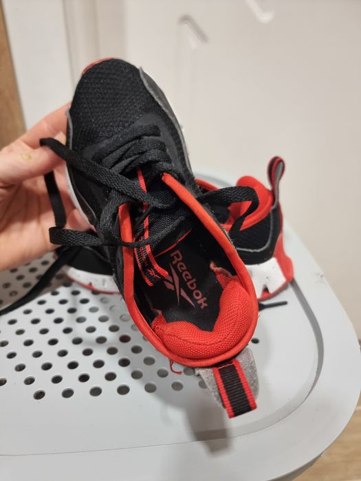 Маратонки Reebok и Adidas