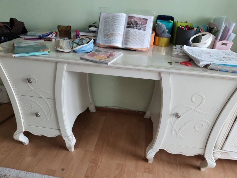 Стол письменный лерево ,Румынский