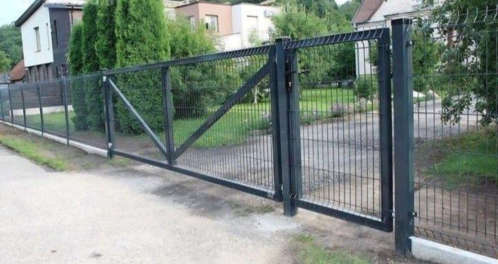 Vînd garduri din plasă bordurată sau sipcă metalică