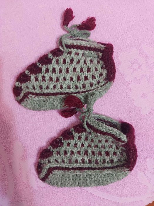 Вязаные носочки пинетки