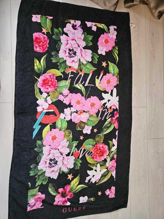 Prosop de plaja superb Guess original cu etichete