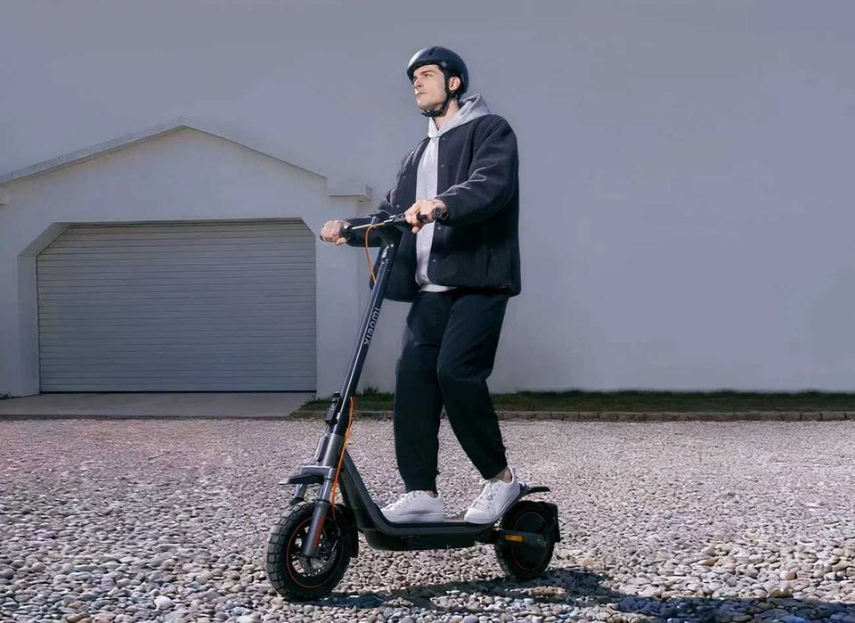 Лучший Электросамокат Xiaomi Mi Scooter 6 Pro (25/70/120, черный)