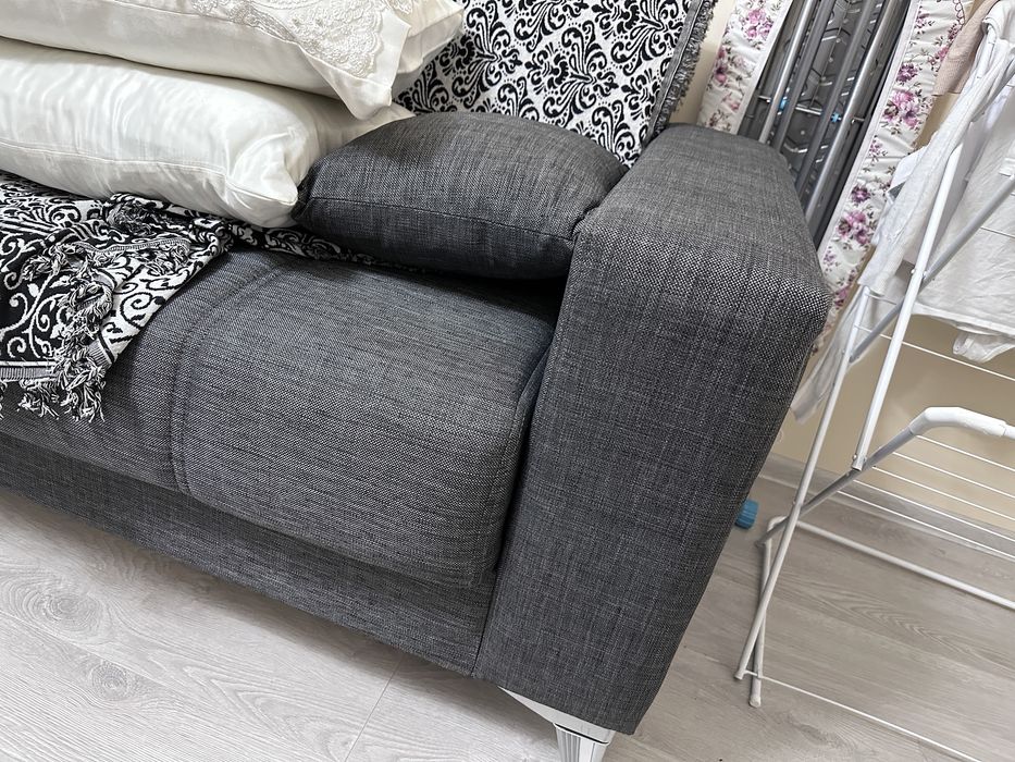 Дивани -2 броя Нови