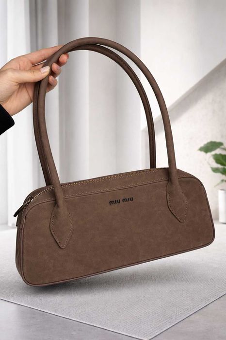 дамска бежова кафява чанта на миумиу миу miu с твърда дръжка нова