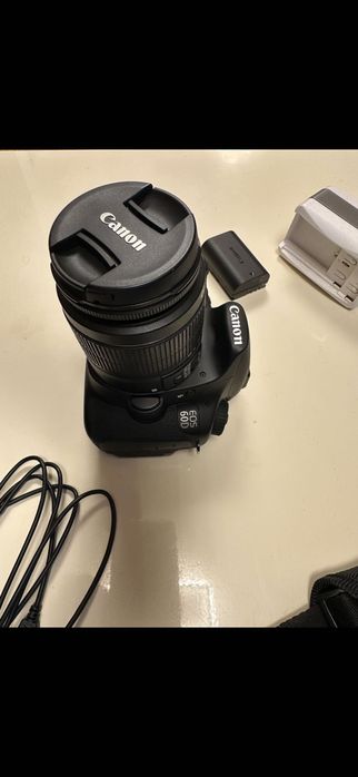 Фотоапарат Canon EOS 60D с обектив