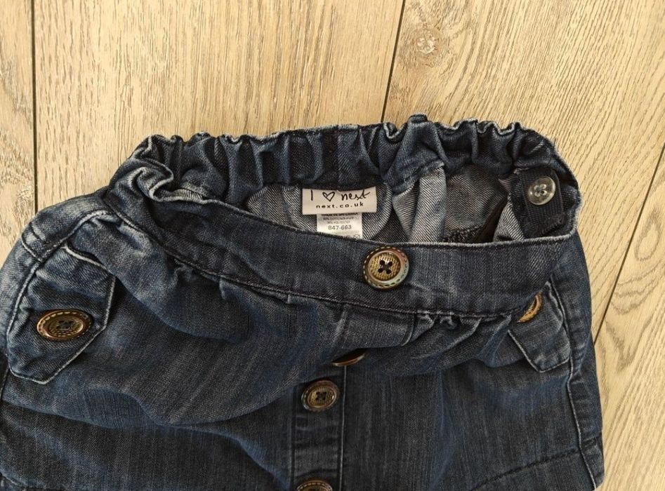 Rochița Reserved și fusta Next 104-110