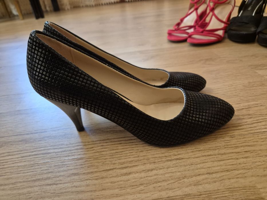 Официални и Ежедневни обувки и сандали на ток в отлично състояние!