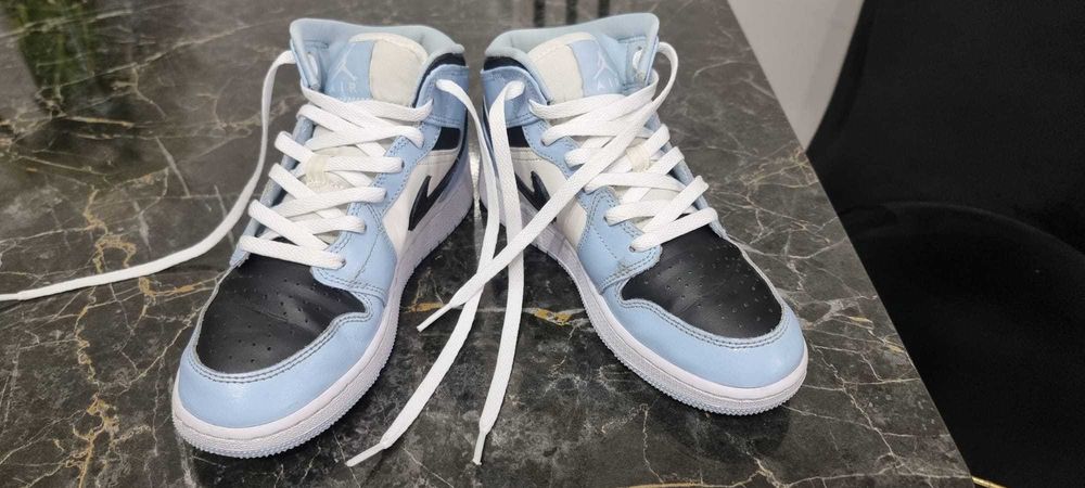 Nike Air Jordan 1 Mid GS Ice Blue