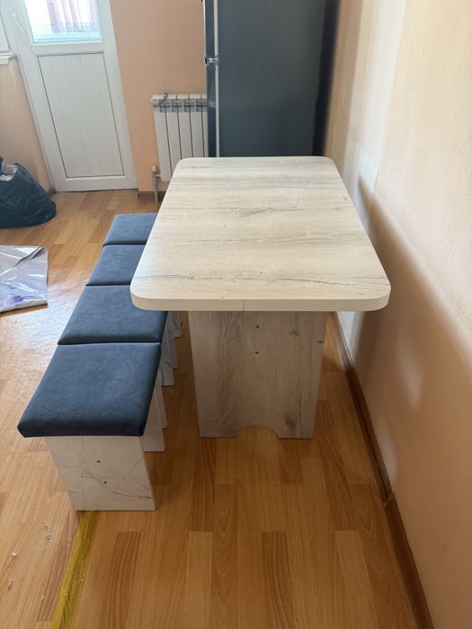 Стол стулья для кухни