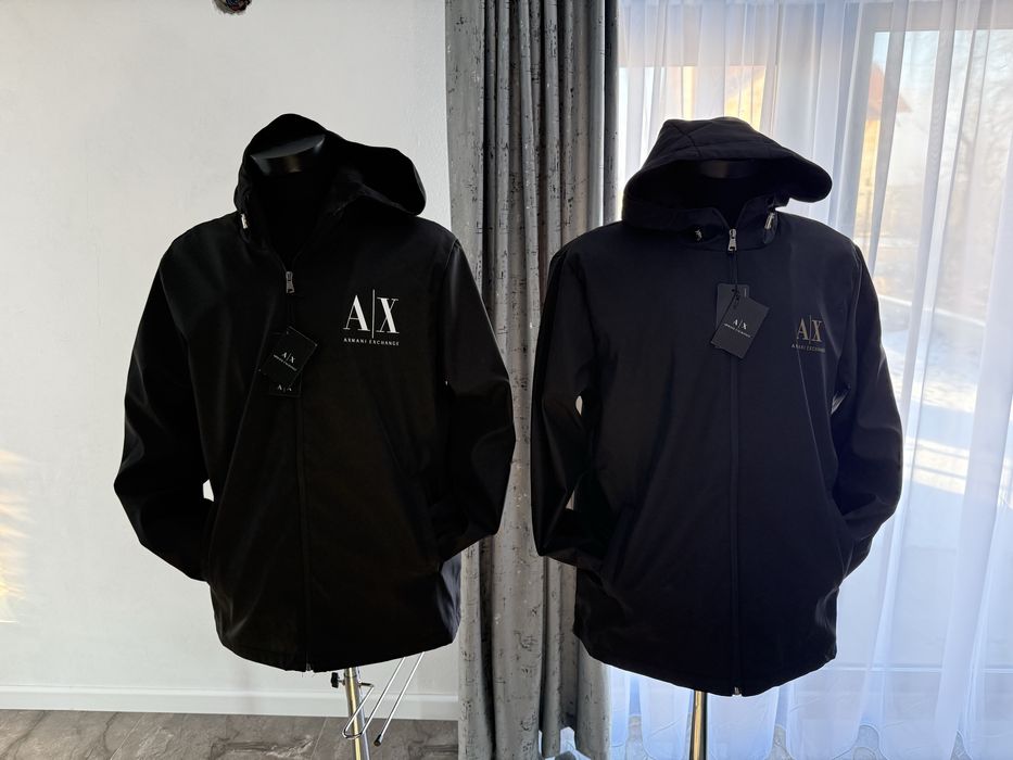 Vand geaca Armanii Exchange.