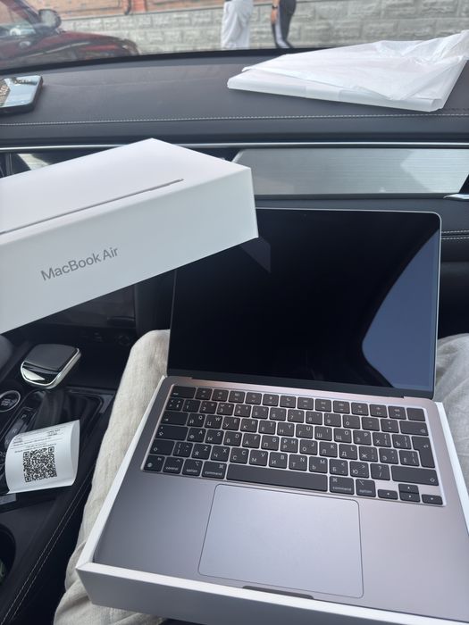 Macbook air m2 8/256 Gb