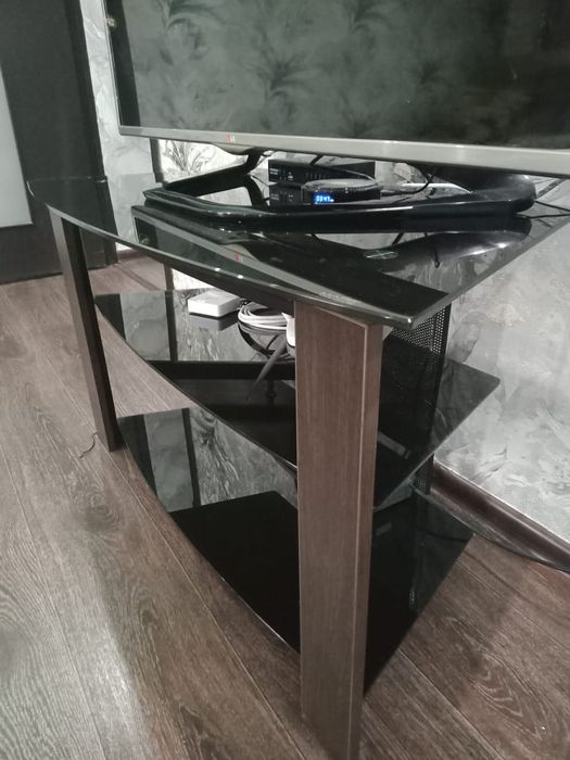 Продам тумбу под телевизор