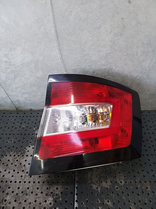 Stop tripla lampa dreapta skoda fabia 3 combi nj5 6v9945096