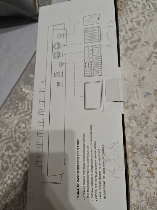 Басовый синтезатор Donner B1