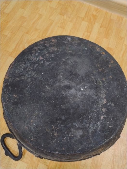 Менче и съд за варене на лютеница